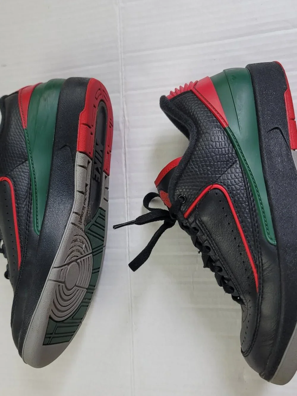 Nike Air Jordan 2 Retro Low Christmas Black Red Green Size 6Y Sneakers